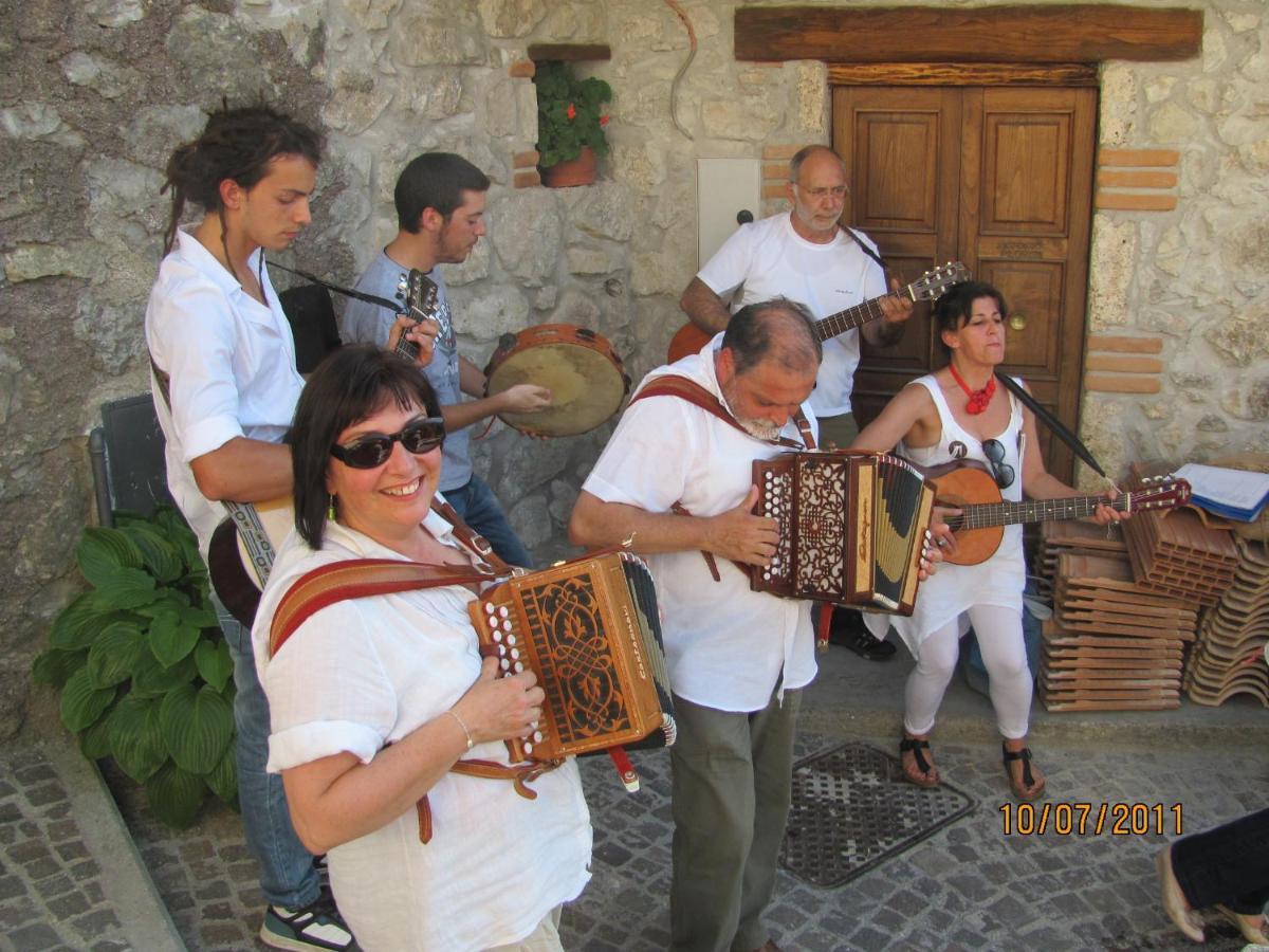 Вилла La Bottega Del Fabbro Affitto Breve Contigliano Экстерьер фото